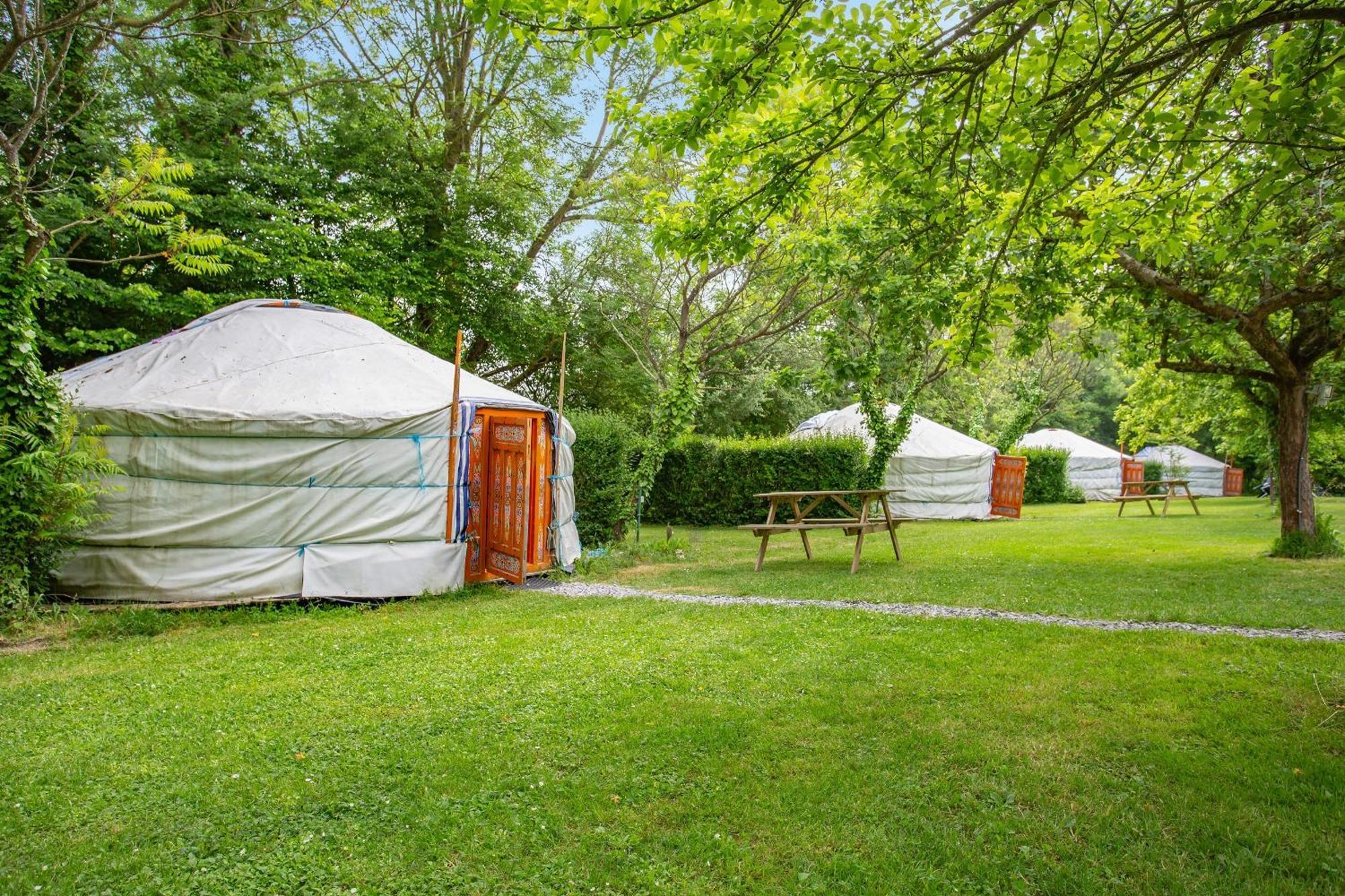 Le Village Insolite Yourte Et Roulotte Saint-Benoit-des-Ondes Exterior photo