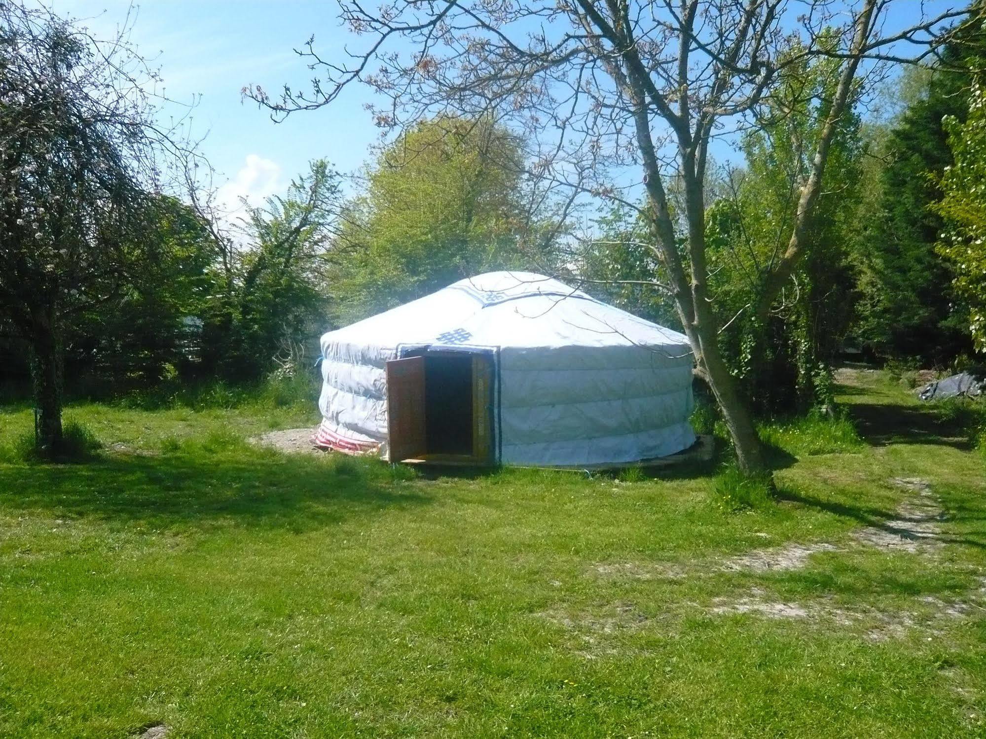 Le Village Insolite Yourte Et Roulotte Saint-Benoit-des-Ondes Exterior photo