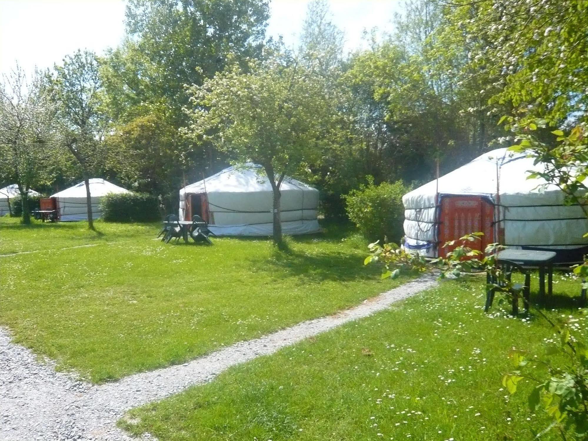 Le Village Insolite Yourte Et Roulotte Saint-Benoit-des-Ondes Exterior photo